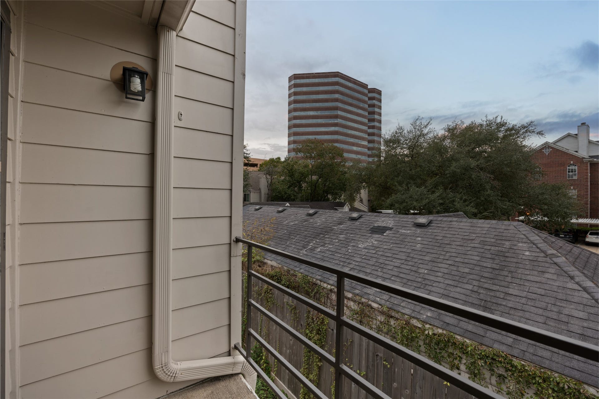 2668 Bering Drive, #2668, Houston, TX 77057 Second balcony