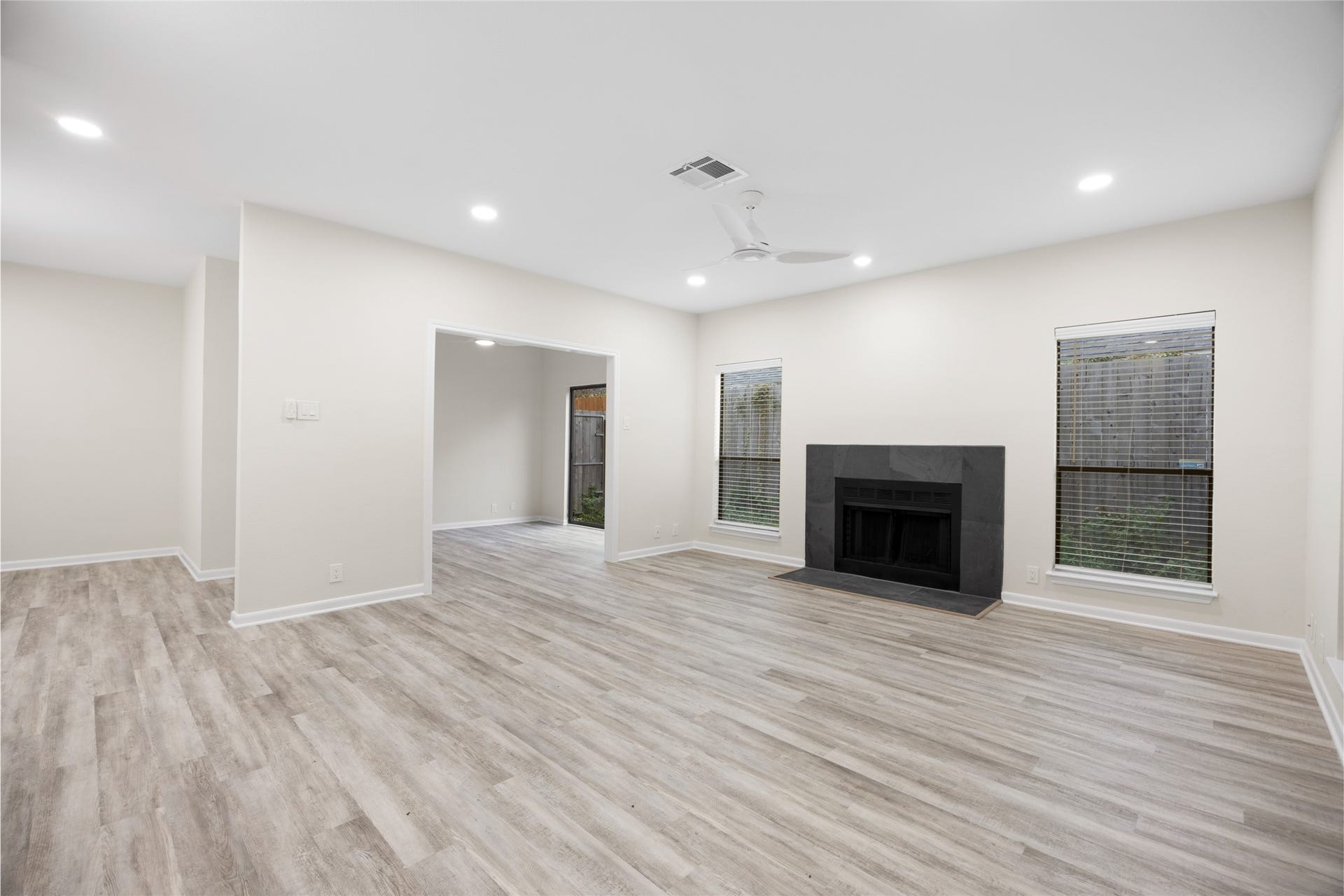 2668 Bering Drive, #2668, Houston, TX 77057 Living room