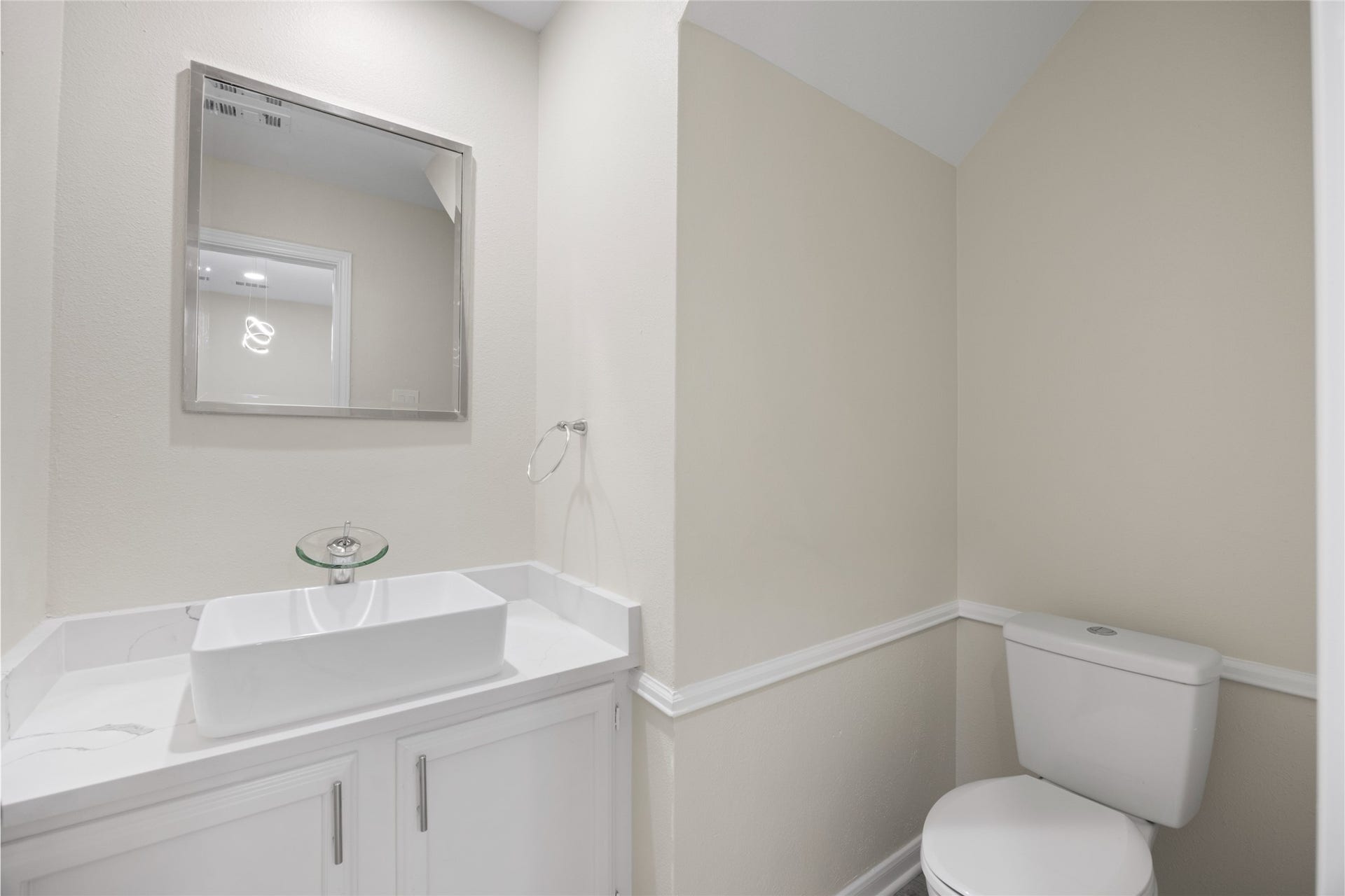 2668 Bering Drive, #2668, Houston, TX 77057 Half bath 1st floor
