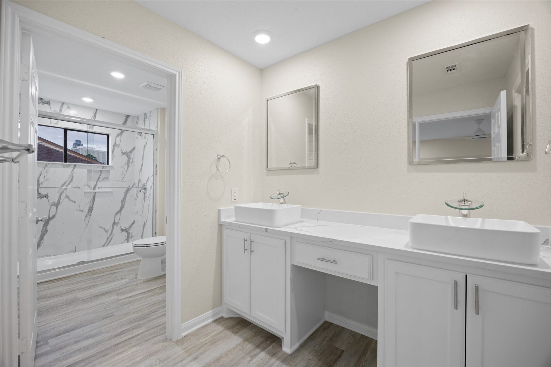 2668 Bering Drive, #2668, Houston, TX 77057 Primary Bath