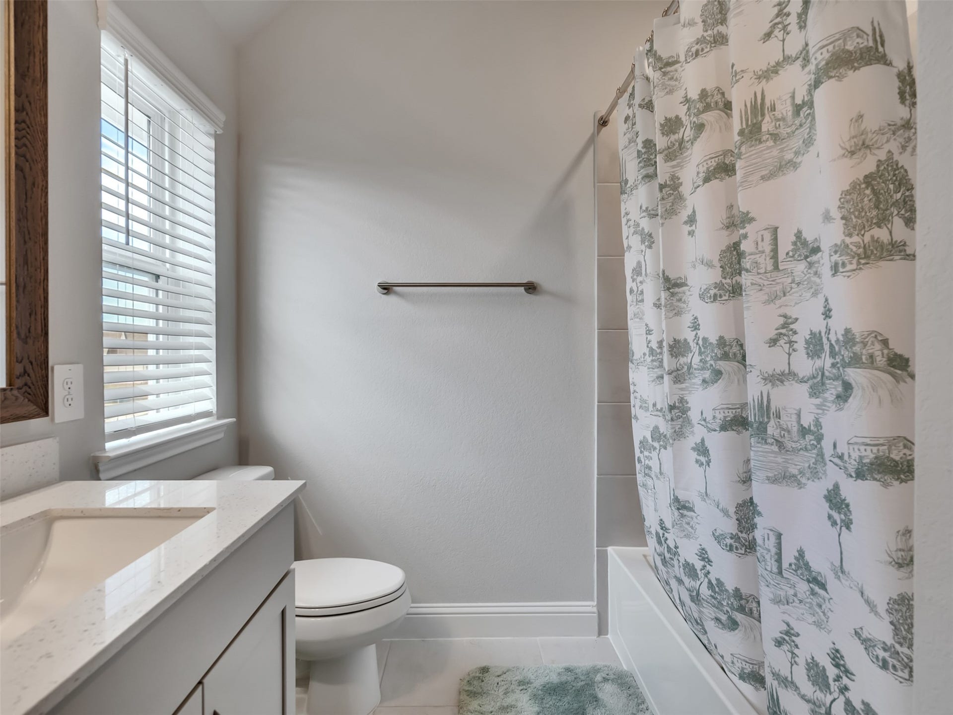 17204 Begonia Bend Drive, Conroe, TX 77302 2nd full bathroom up stairs