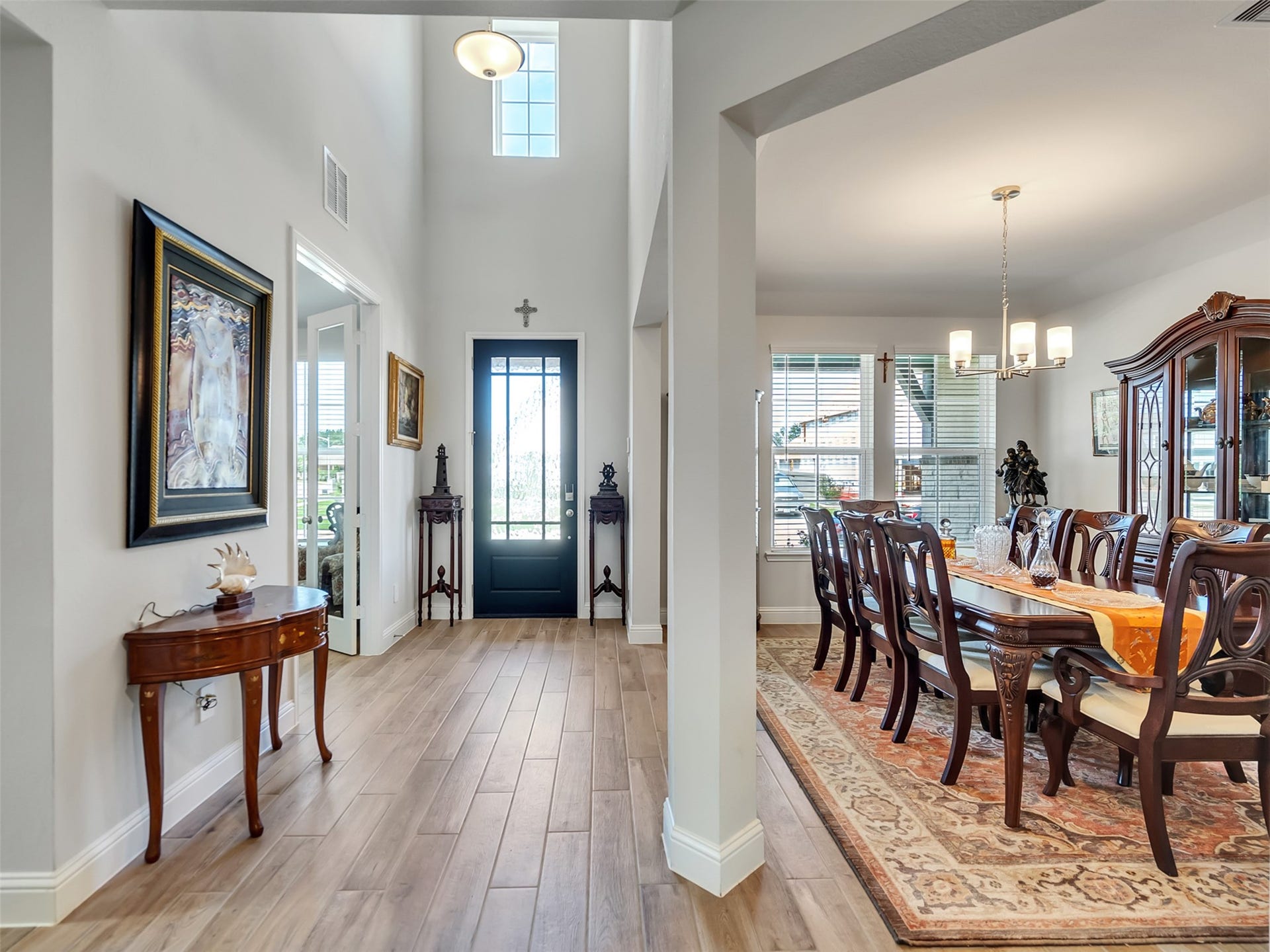 17204 Begonia Bend Drive, Conroe, TX 77302 expansive entrance with high ceilings