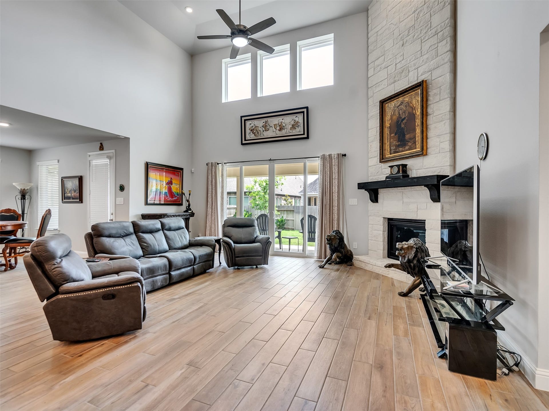 17204 Begonia Bend Drive, Conroe, TX 77302 Open living room with high ceilings