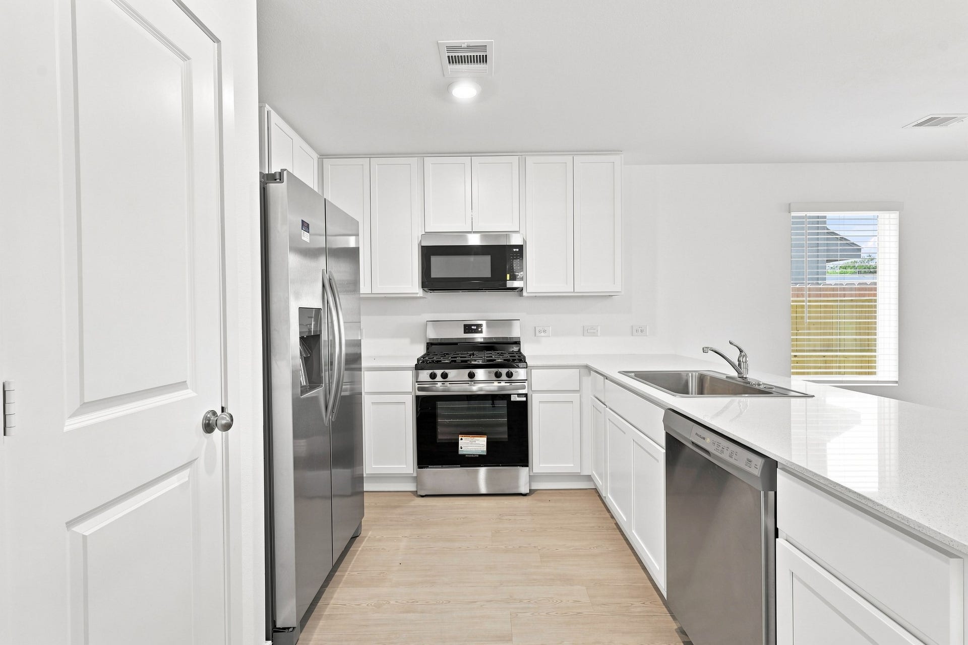 20151 Green Mallard St, Crosby, TX 77532 Kitchen