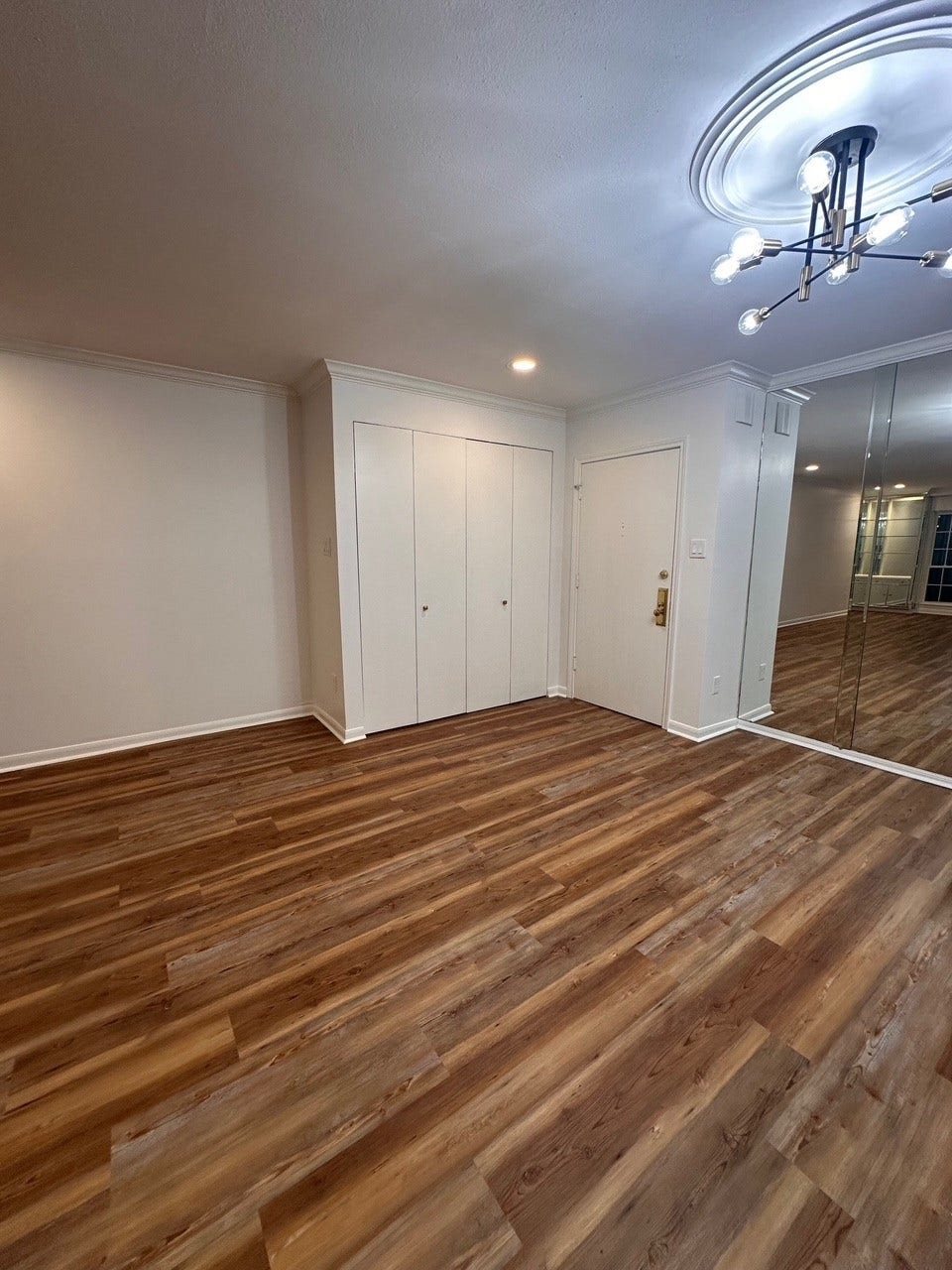 2600 Bellefontaine Street, #B18, Houston, TX 77025 Entry & dining