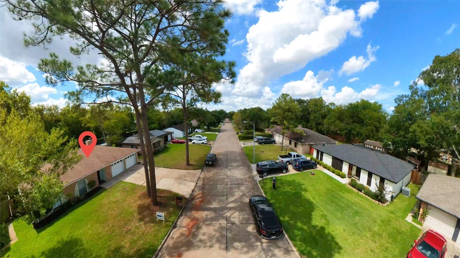 Property photo for 17014 Forest Bend Avenue, Friendswood, TX