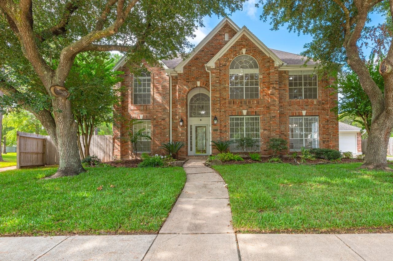 4131 Raven River Drive, Pasadena, TX 77059 Beautiful curb appeal welcomes you to 4131 Raven River, nestled on an oversized lot with mature trees.