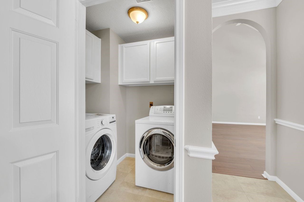4131 Raven River Drive, Pasadena, TX 77059 Utility Room - built in cabinetry.