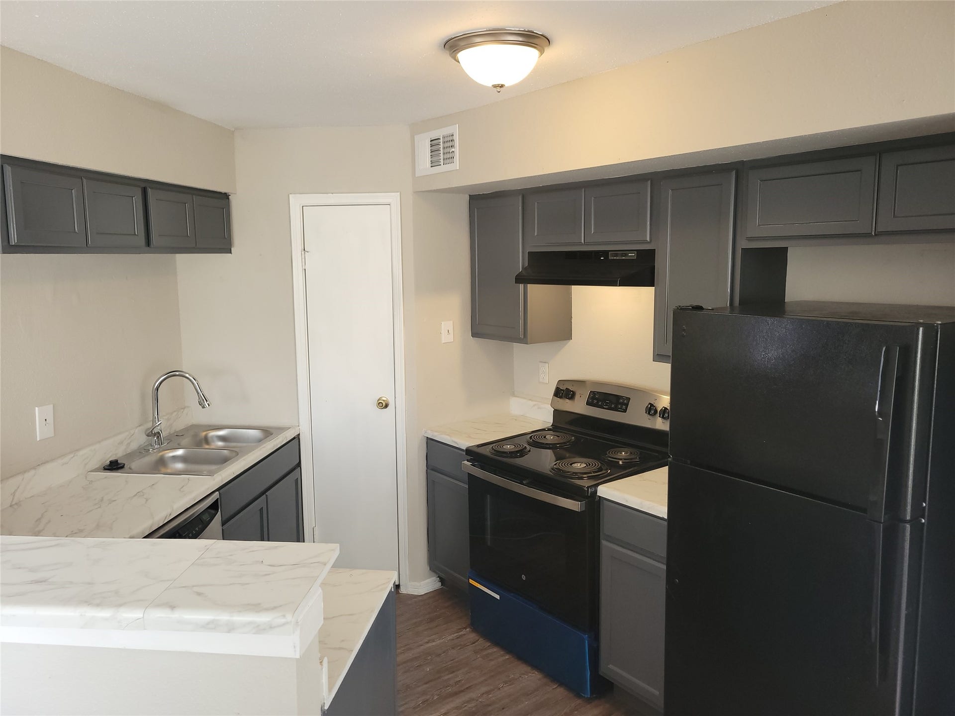 2402 Kitchen Area