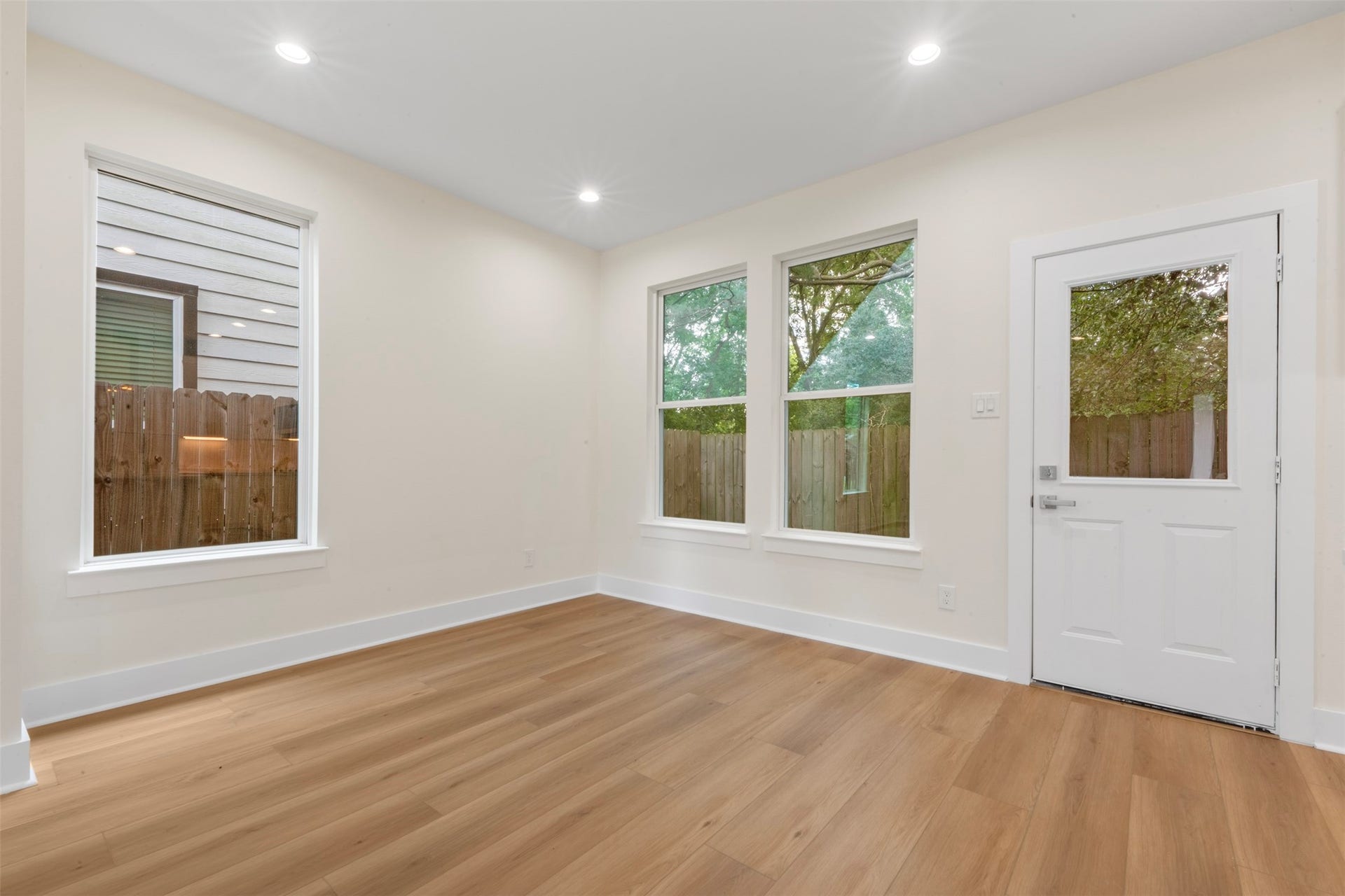 1275 Dewalt Street, Houston, TX 77088 1275 Dewalt Street, Houston, TX 77088