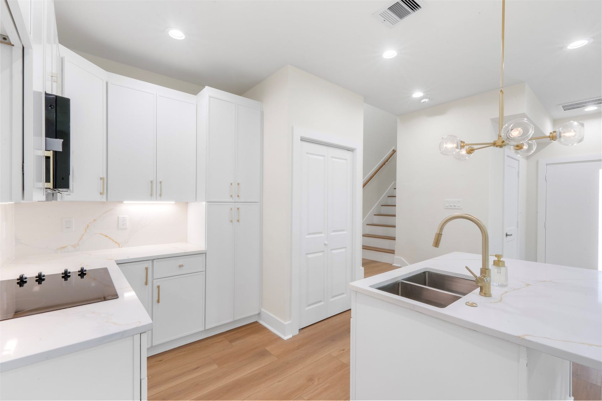 1275 Dewalt Street, Houston, TX 77088 1275 Dewalt Street, Houston, TX 77088