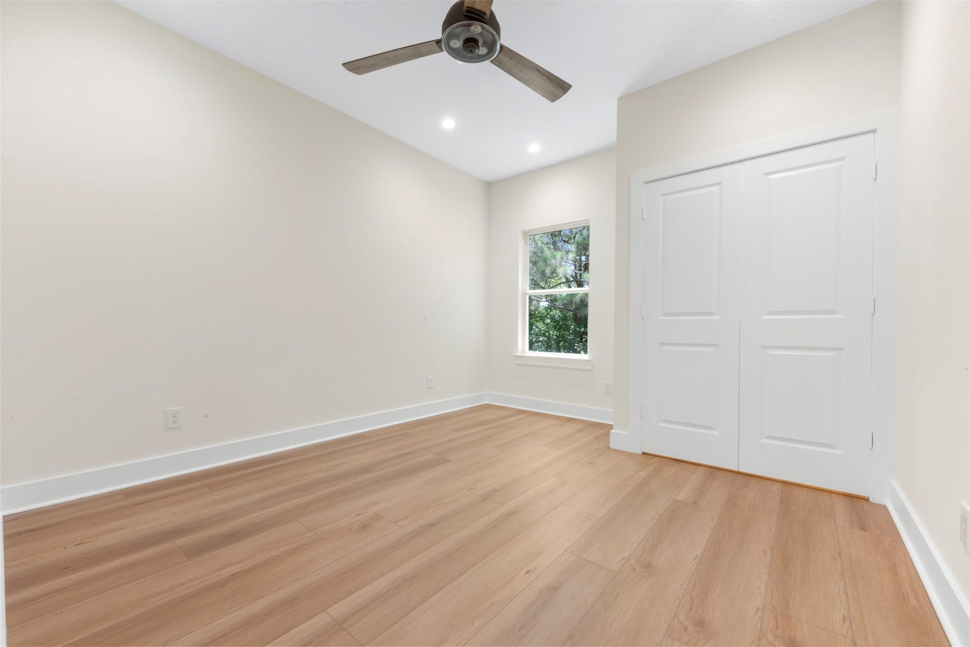 1275 Dewalt Street, Houston, TX 77088 1275 Dewalt Street, Houston, TX 77088