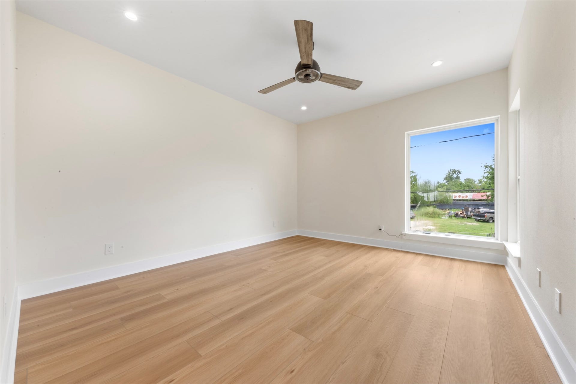 1275 Dewalt Street, Houston, TX 77088 1275 Dewalt Street, Houston, TX 77088