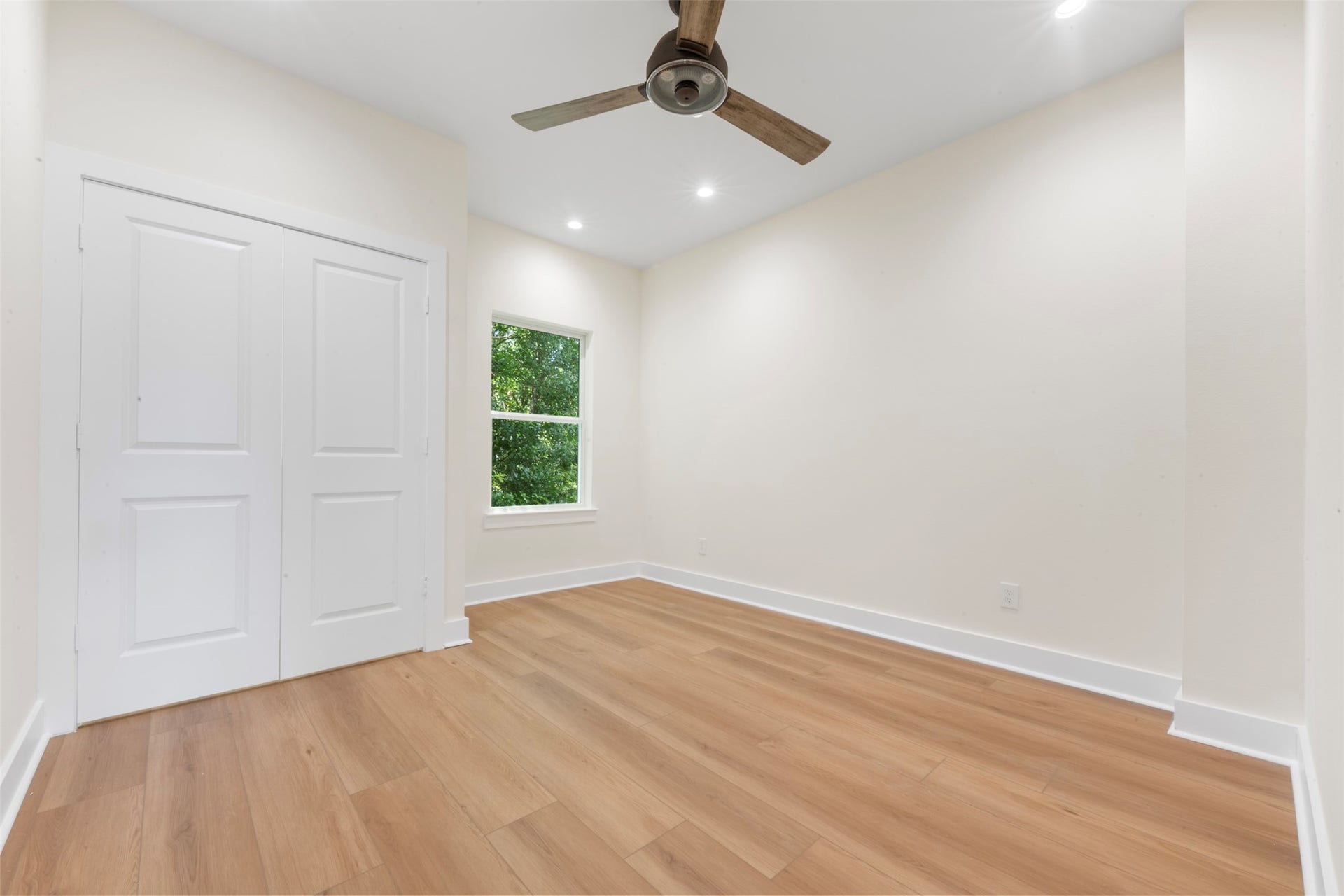 1275 Dewalt Street, Houston, TX 77088 1275 Dewalt Street, Houston, TX 77088