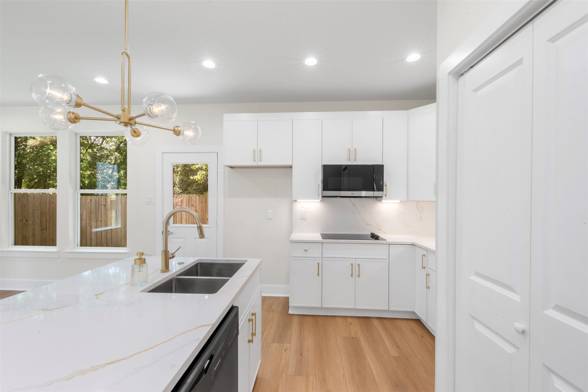 1275 Dewalt Street, Houston, TX 77088 1275 Dewalt Street, Houston, TX 77088