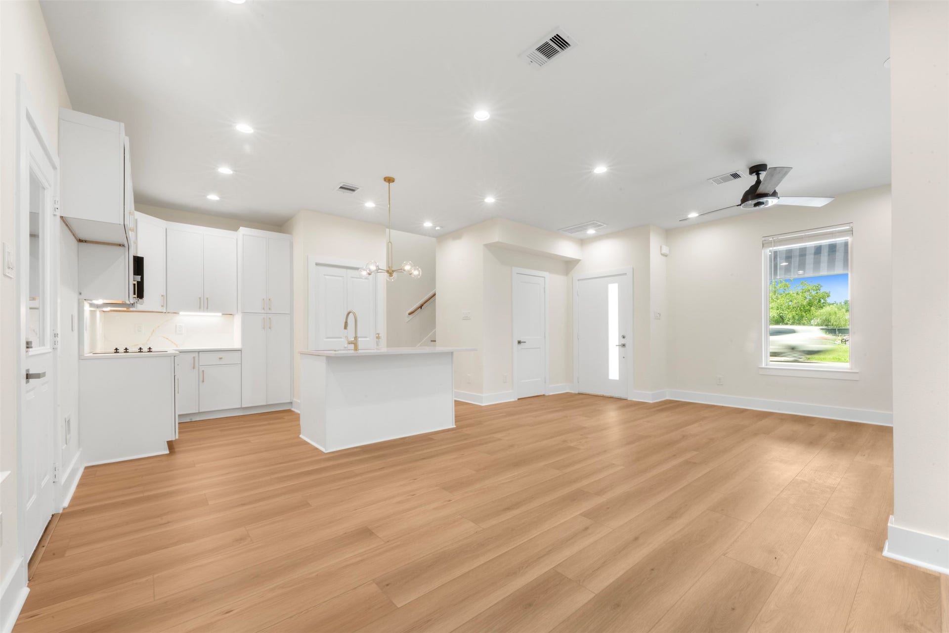 1275 Dewalt Street, Houston, TX 77088 1275 Dewalt Street, Houston, TX 77088