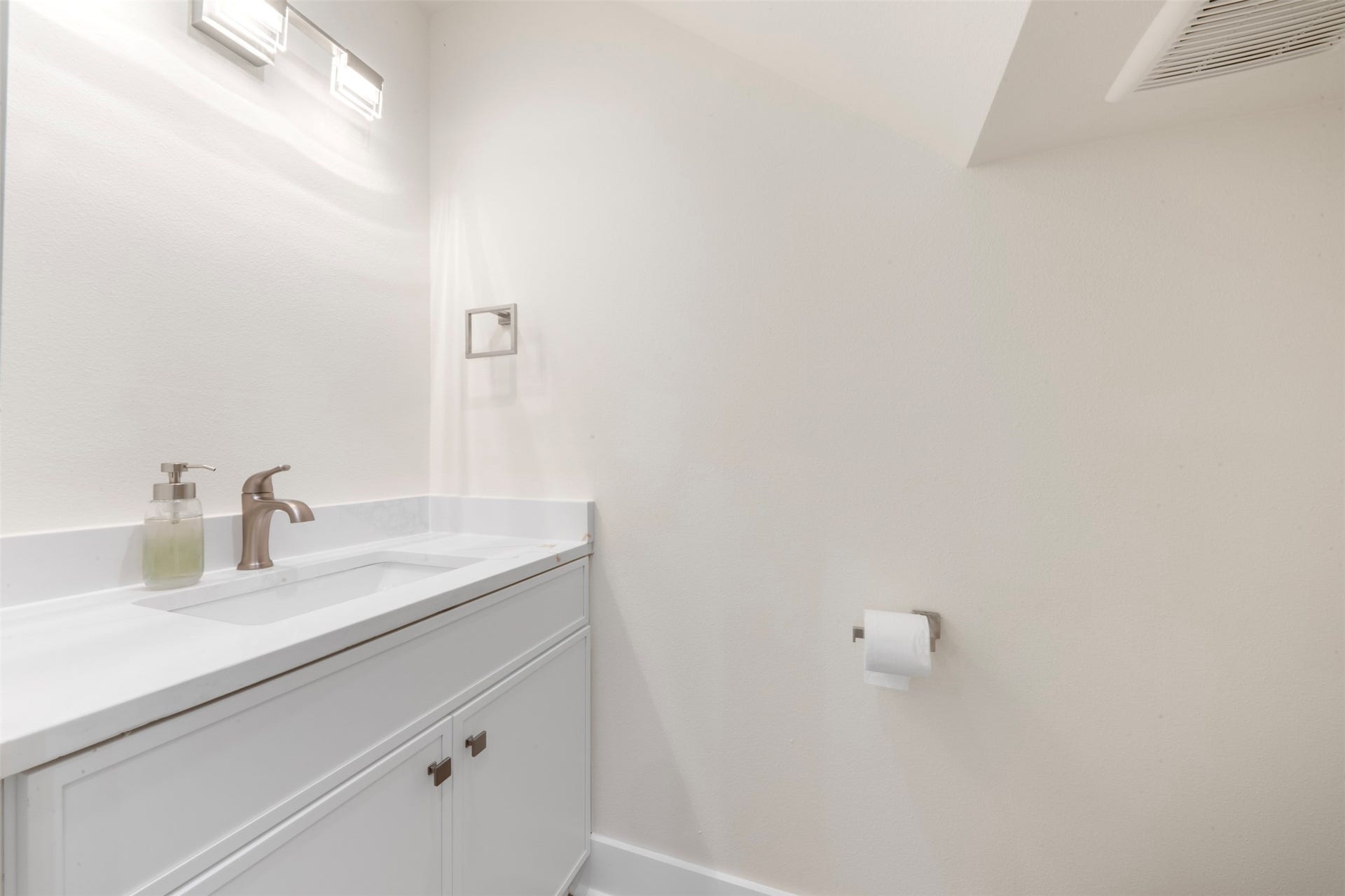 1275 Dewalt Street, Houston, TX 77088 1275 Dewalt Street, Houston, TX 77088