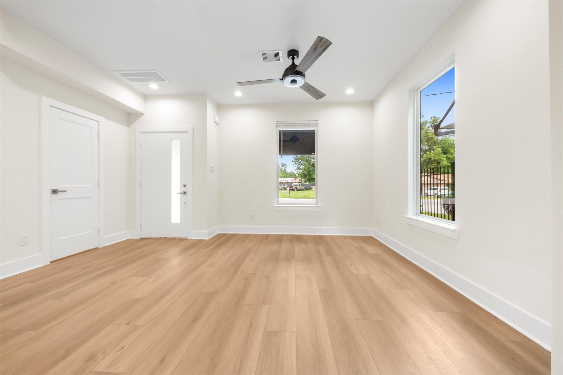1275 Dewalt Street, Houston, TX 77088 1275 Dewalt Street, Houston, TX 77088
