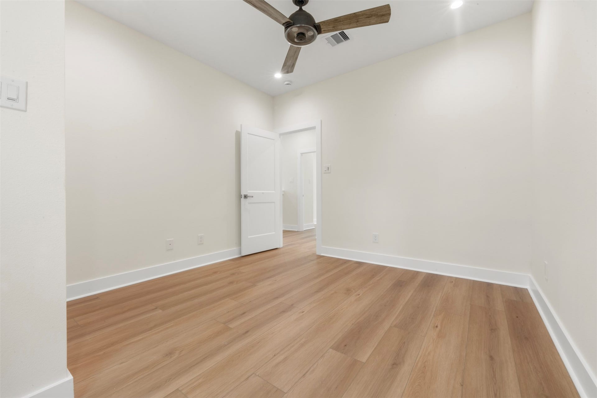 1275 Dewalt Street, Houston, TX 77088 1275 Dewalt Street, Houston, TX 77088
