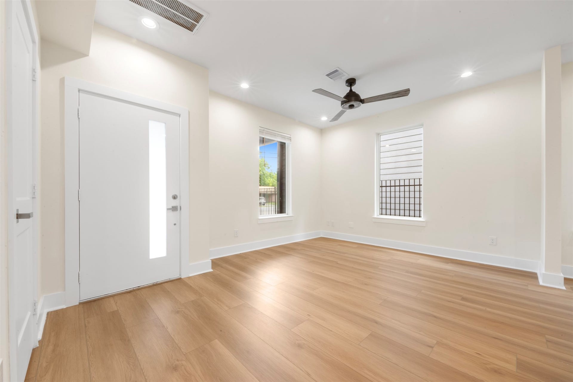 1275 Dewalt Street, Houston, TX 77088 1275 Dewalt Street, Houston, TX 77088