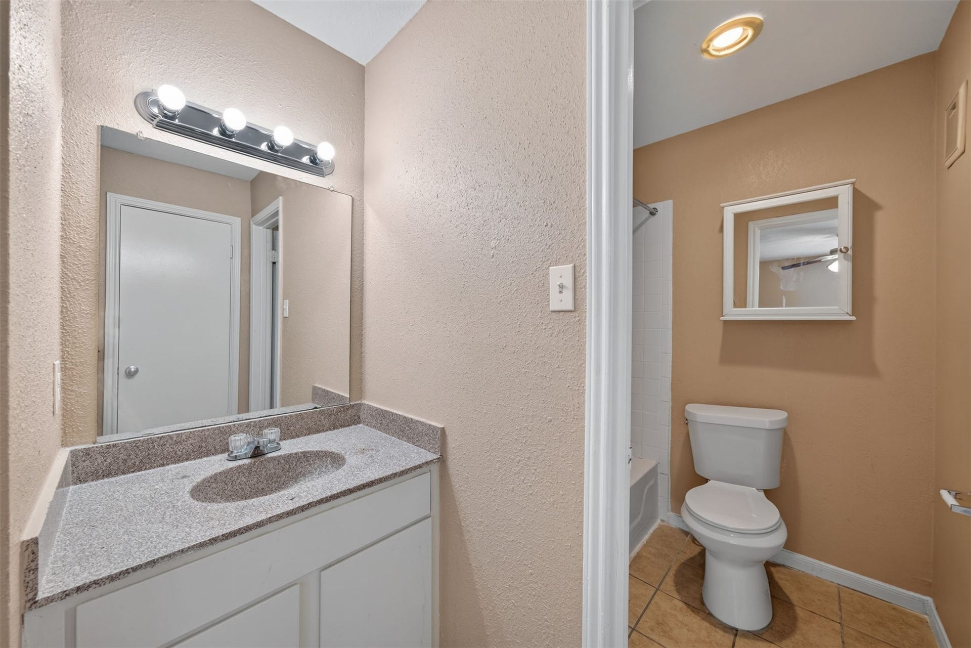 12500 Sandpiper Drive, #122, Houston, TX 77035 12500 Sandpiper Drive, #122, Houston, TX 77035