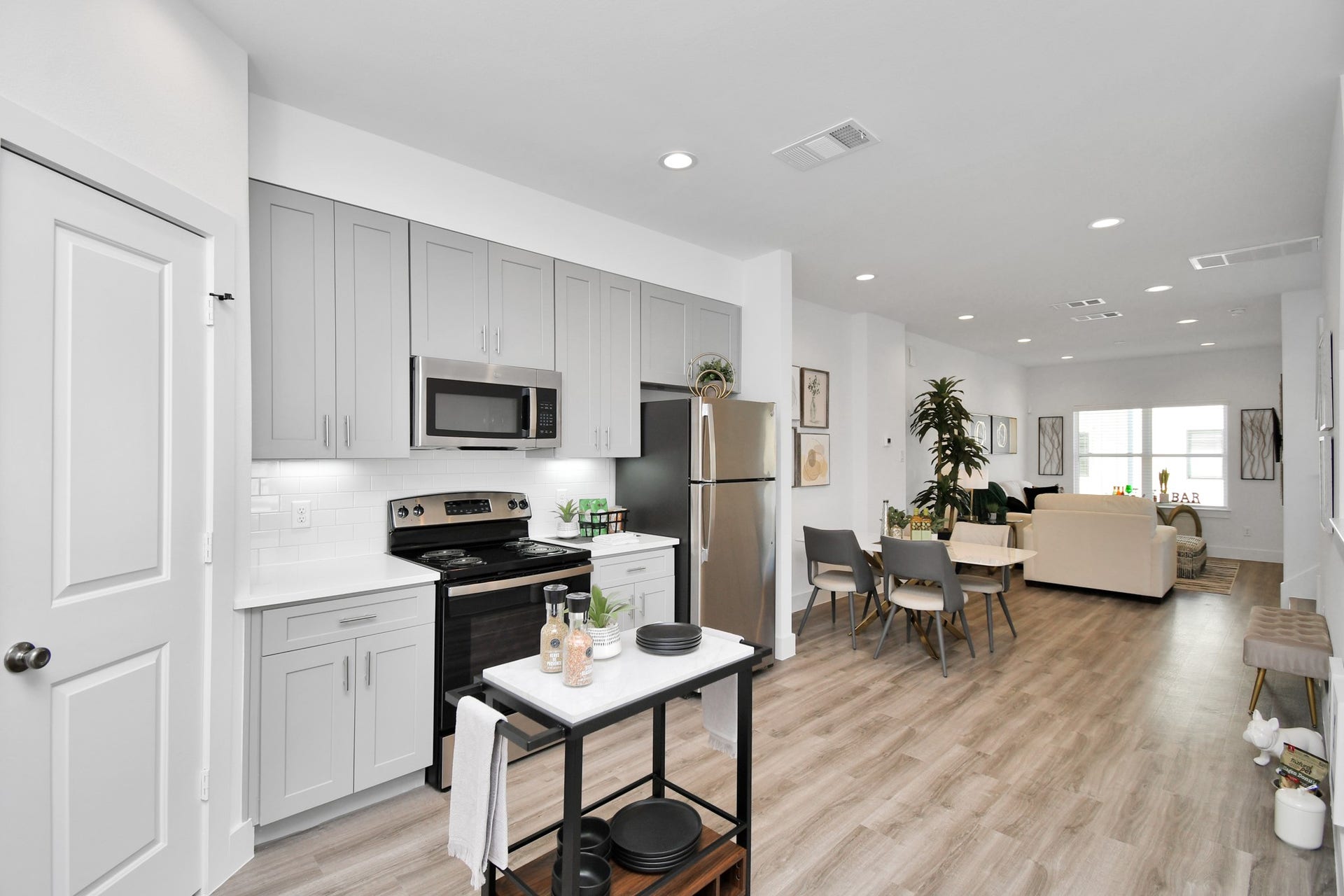 2002 Laverne Willow Lane, #A, Houston, TX 77080 Second floor Kitchen, Dinning and Living area