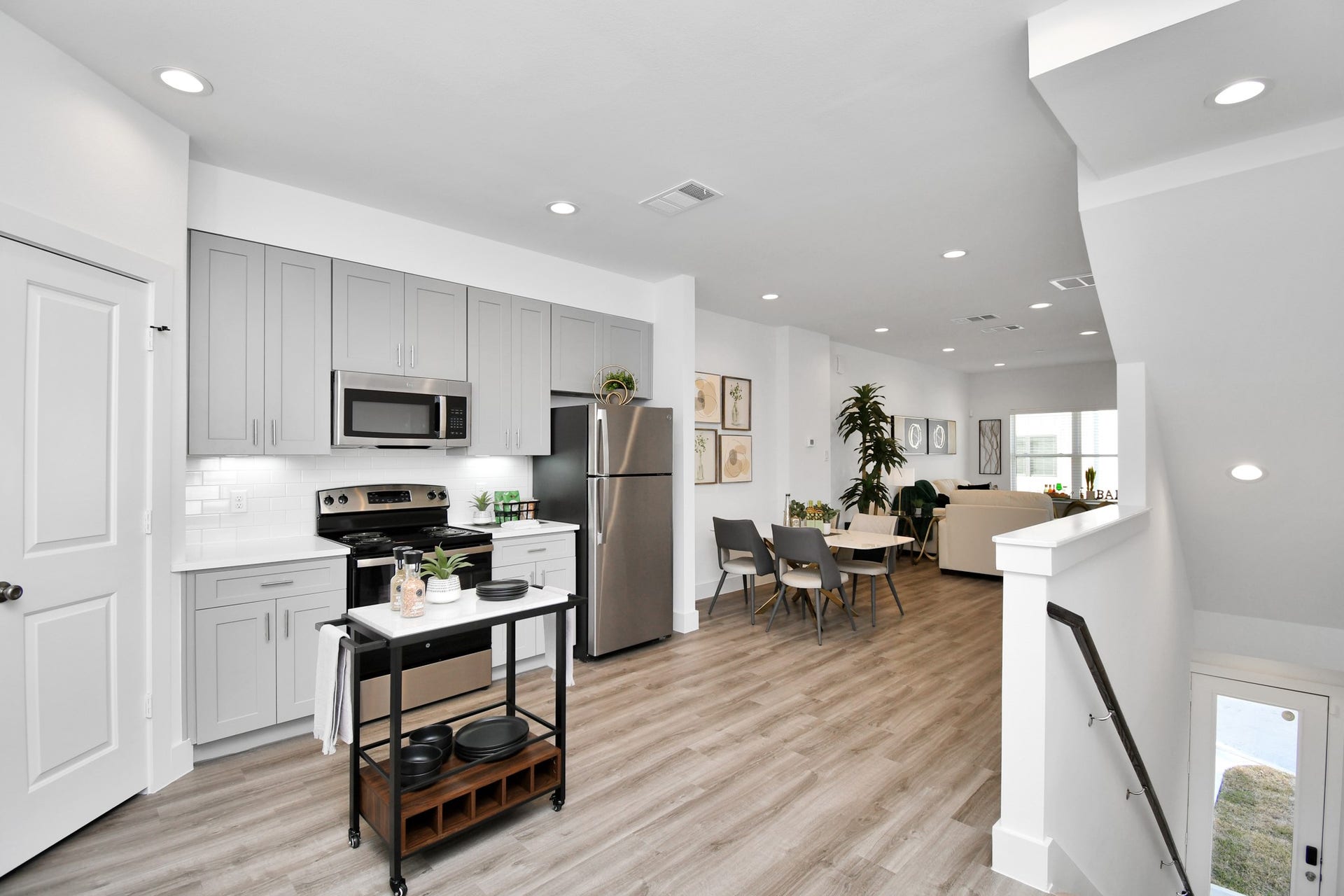 2002 Laverne Willow Lane, #A, Houston, TX 77080 Second floor Kitchen, Dinning and Living area