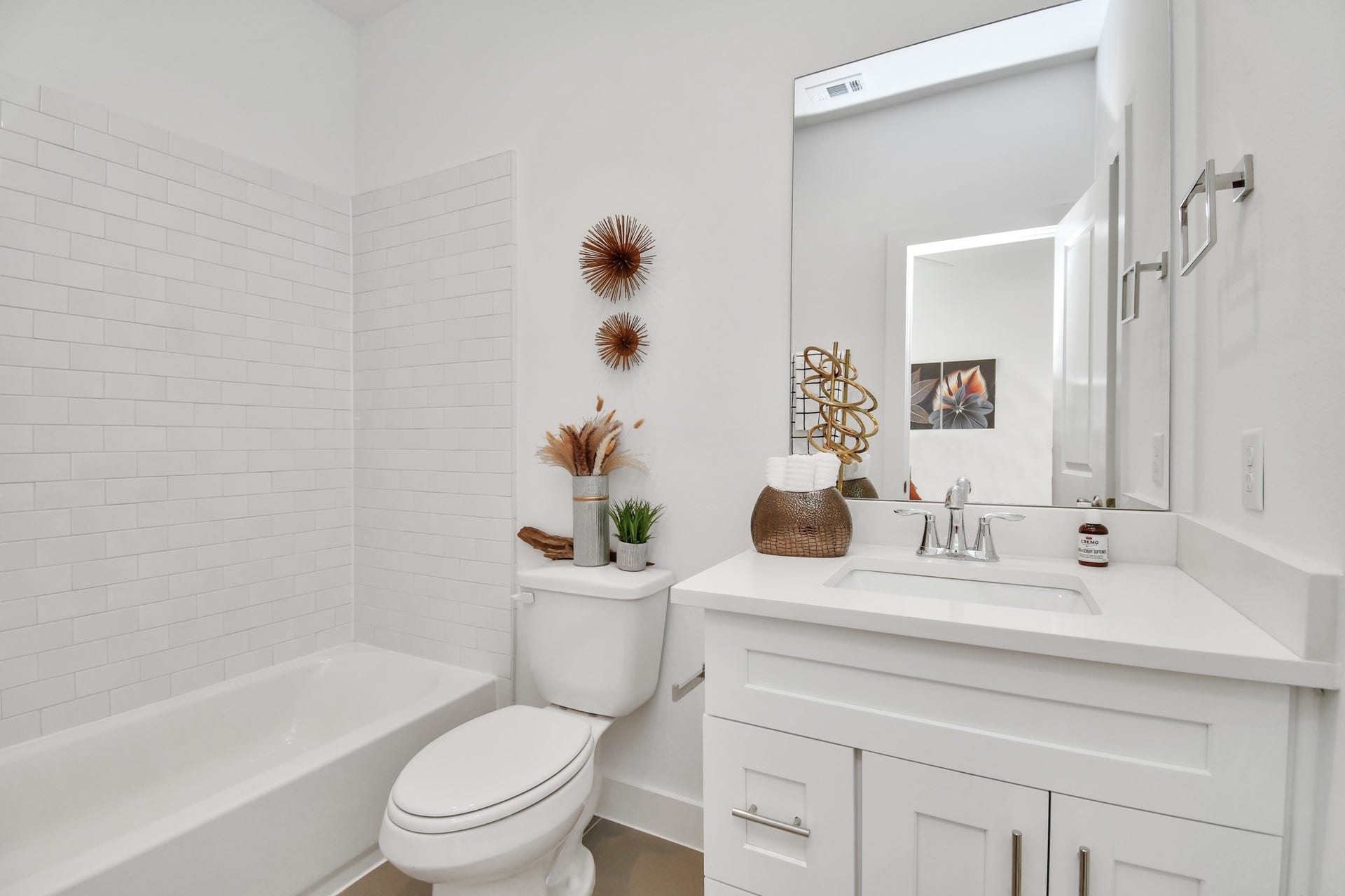 2002 Laverne Willow Lane, #A, Houston, TX 77080 Full bathroom #1