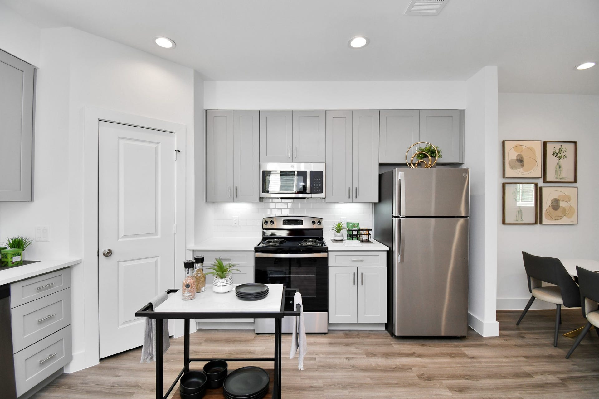 2002 Laverne Willow Lane, #A, Houston, TX 77080 Second floor Kitchen, Dinning and Living area