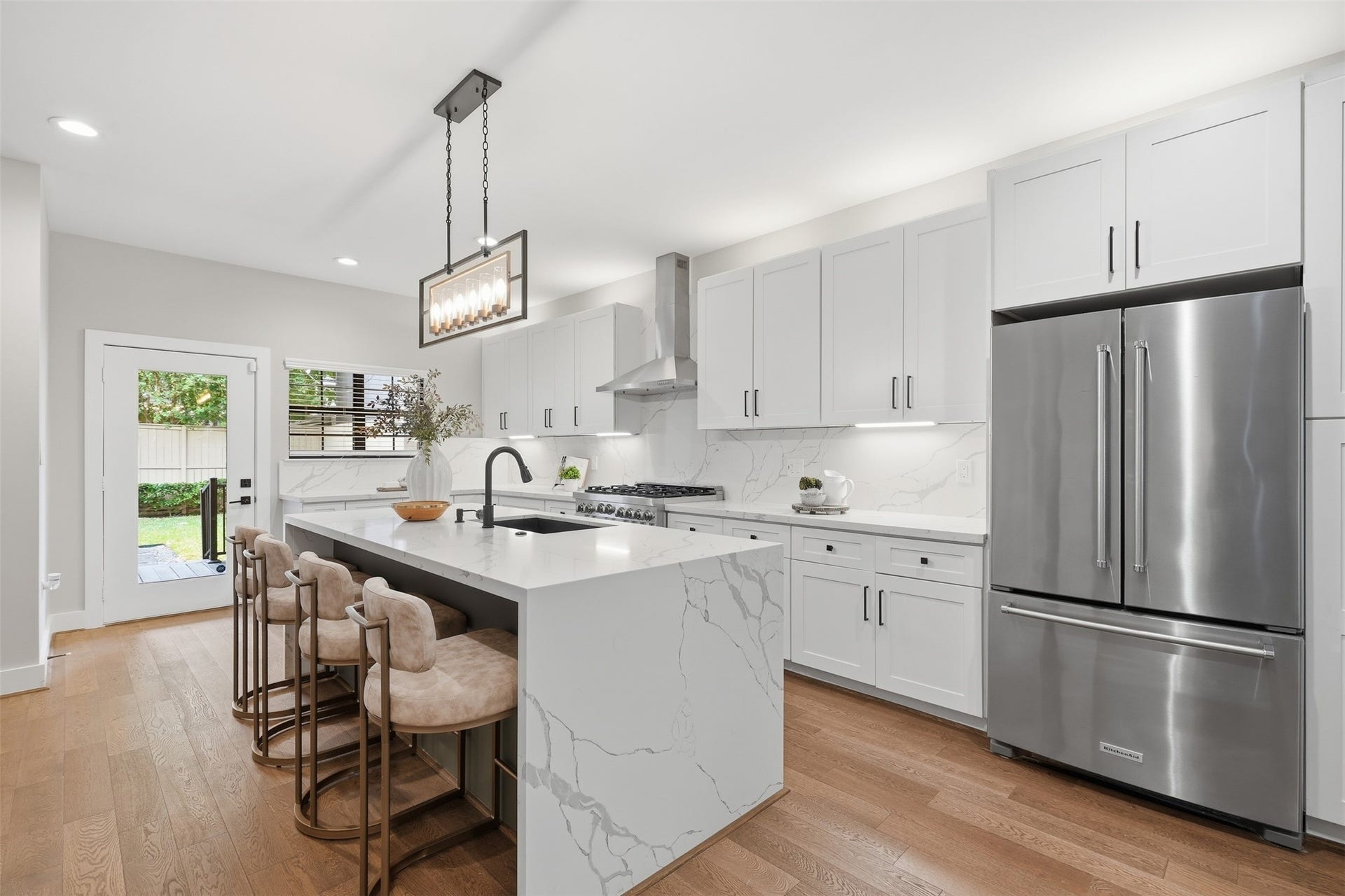 2109 Sul Ross Street, Houston, TX 77098 Stunning remodeled kitchen with quartz countertops and a waterfall island