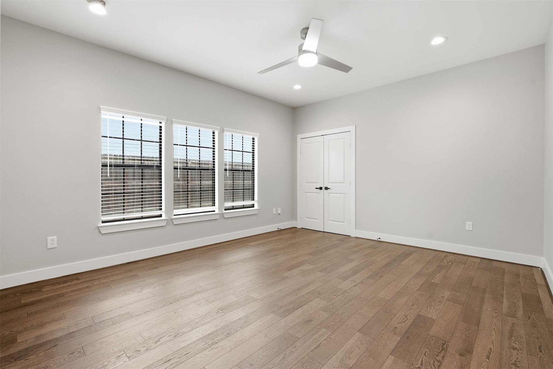 2109 Sul Ross Street, Houston, TX 77098 Spacious secondary bedroom with abundant natural light