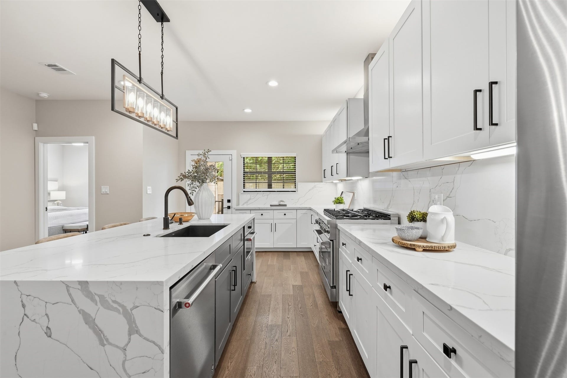 2109 Sul Ross Street, Houston, TX 77098 2109 Sul Ross Street, Houston, TX 77098