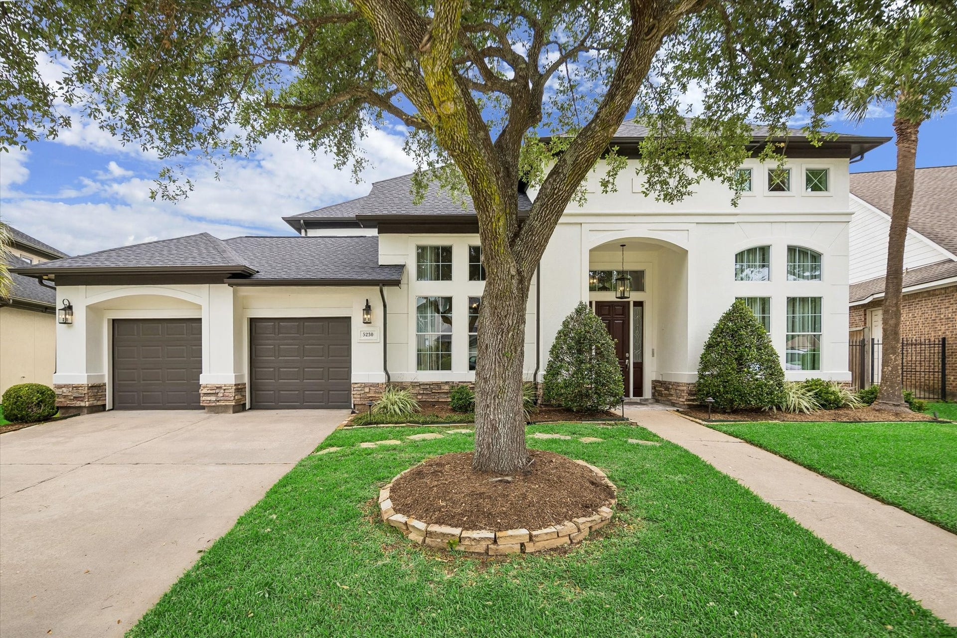 5230 Turning Leaf Lane, Sugar Land, TX 77479 Aida Younis Team presents 5430 Turning Leaf Ln