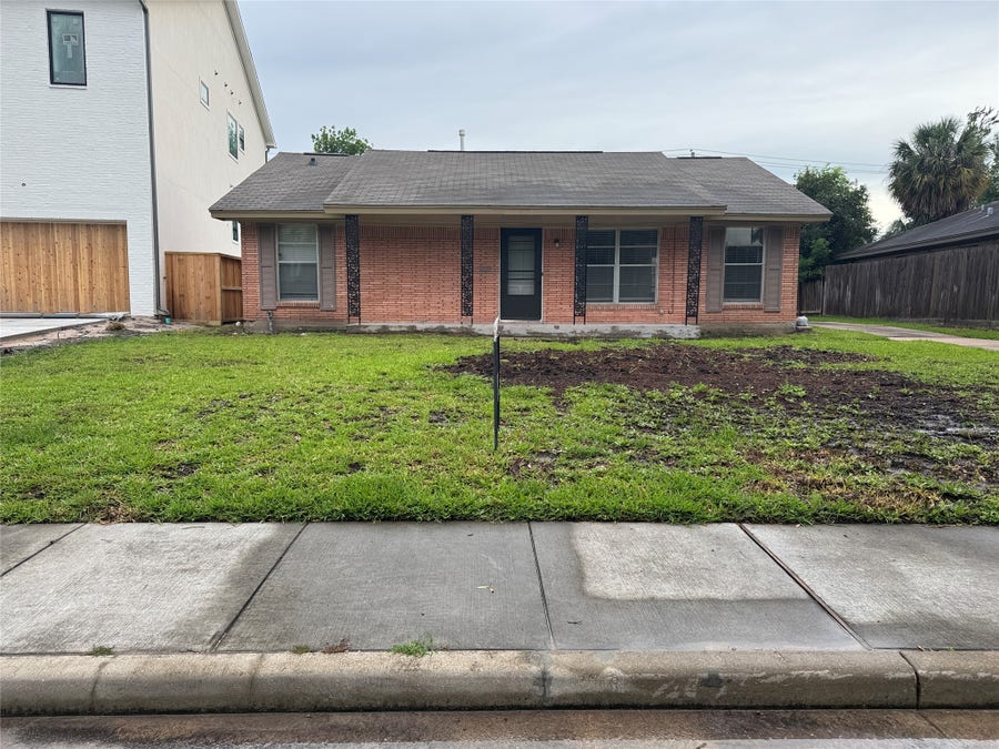 Property photo for 4013 Newshire Drive, Houston, TX