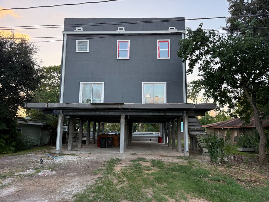 Property photo for 127 5th Street, Dickinson, TX