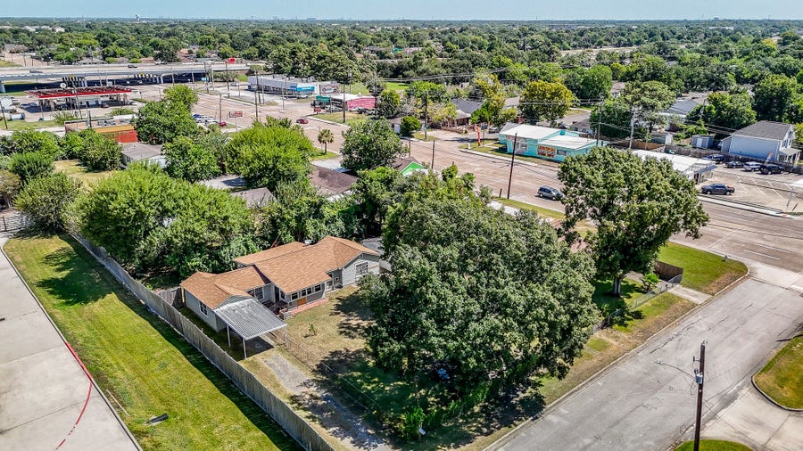 Property photo for 808 Morrell Street, Baytown, TX