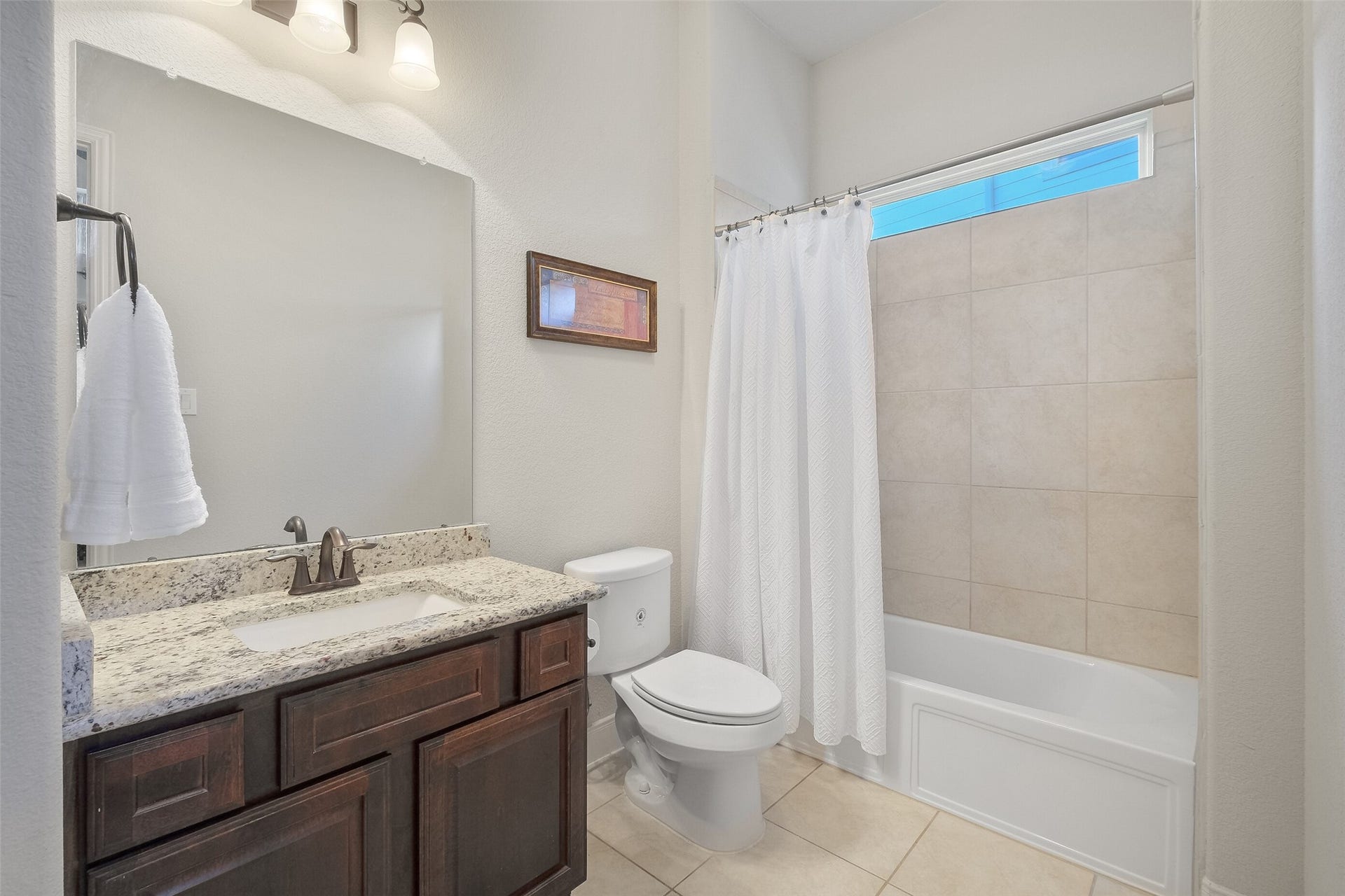 8111 Foster Gate Court, Richmond, TX 77407 Ensuite Bathroom in Secondary Bedroom