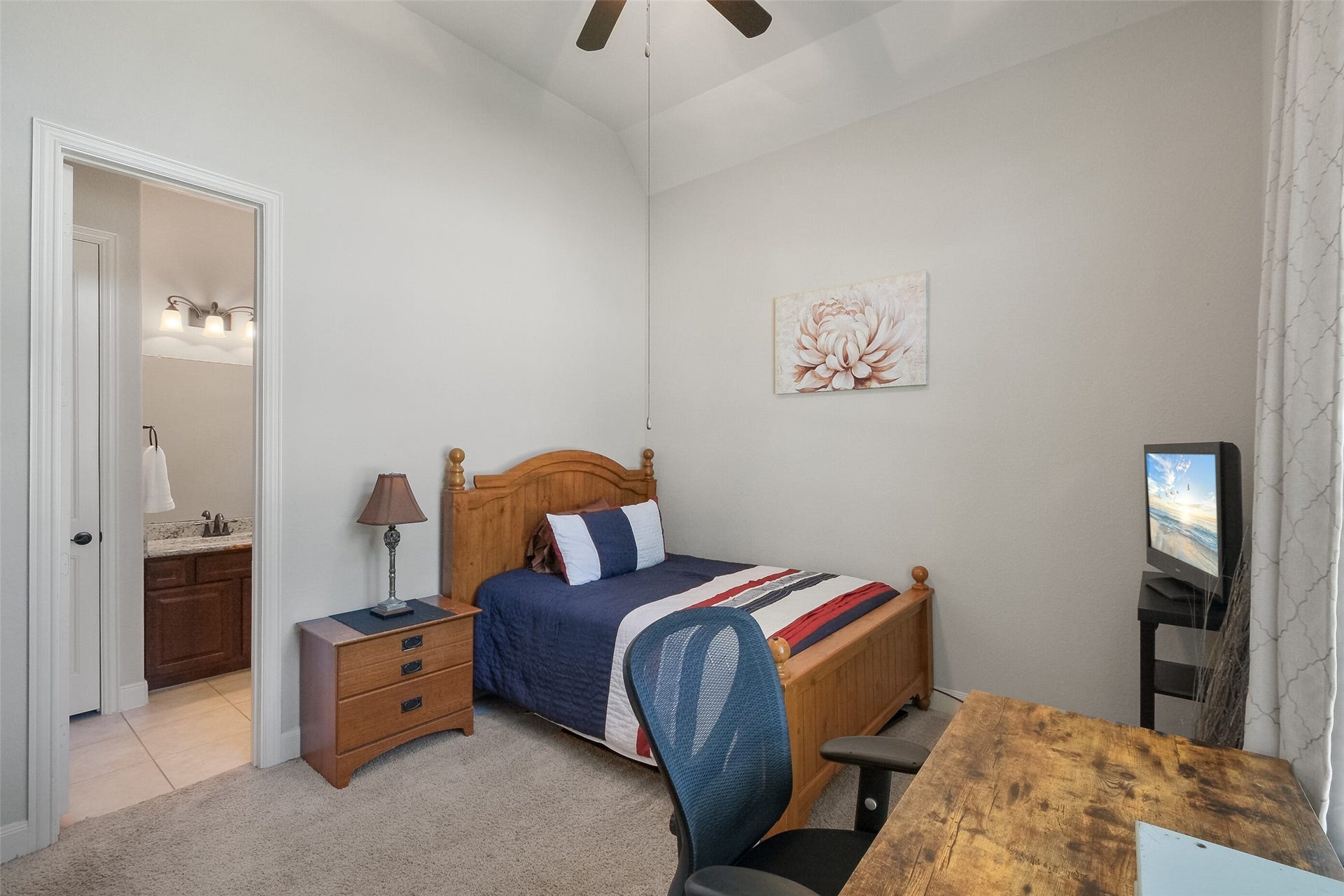 8111 Foster Gate Court, Richmond, TX 77407 Secondary Bedroom with ensuite Bathroom