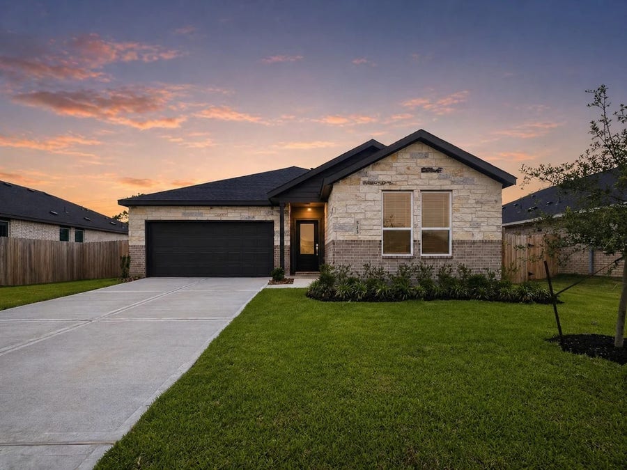 Property photo for 513 Robin Street, Angleton, TX