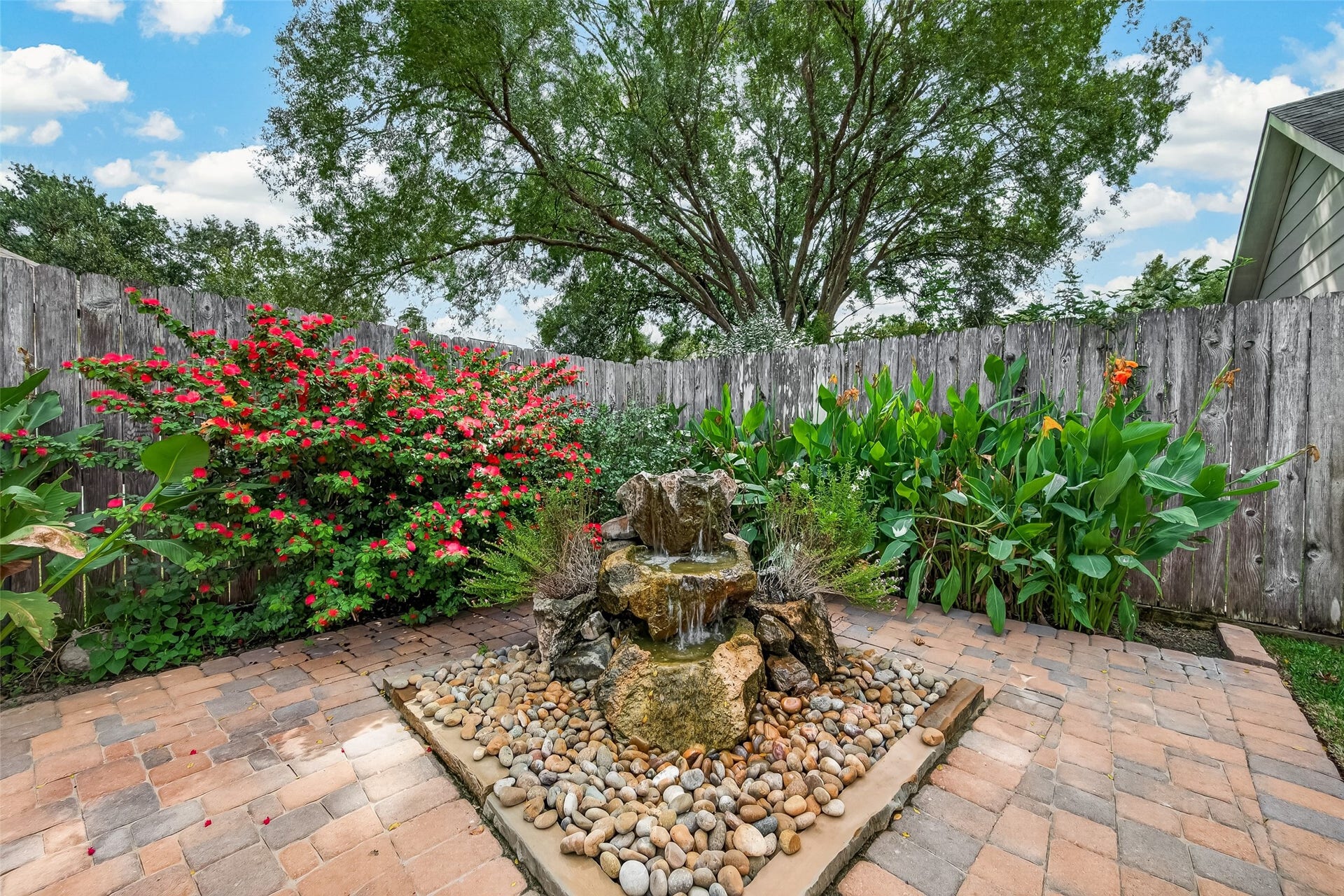 1518 Watts Avenue, Katy, TX 77493 The fountain is calming and beautiful.