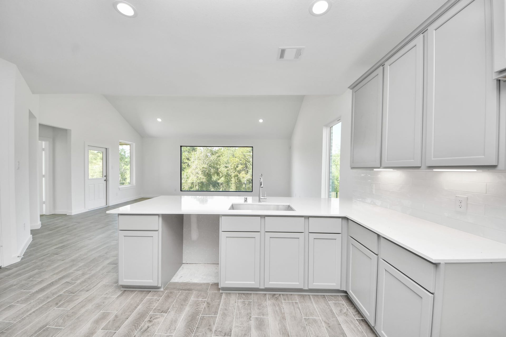 3057 Spoolwood Trail, Magnolia, TX 77355 All of this overlooks your expansive family room, creating a perfect space for culinary delights and family gatherings.