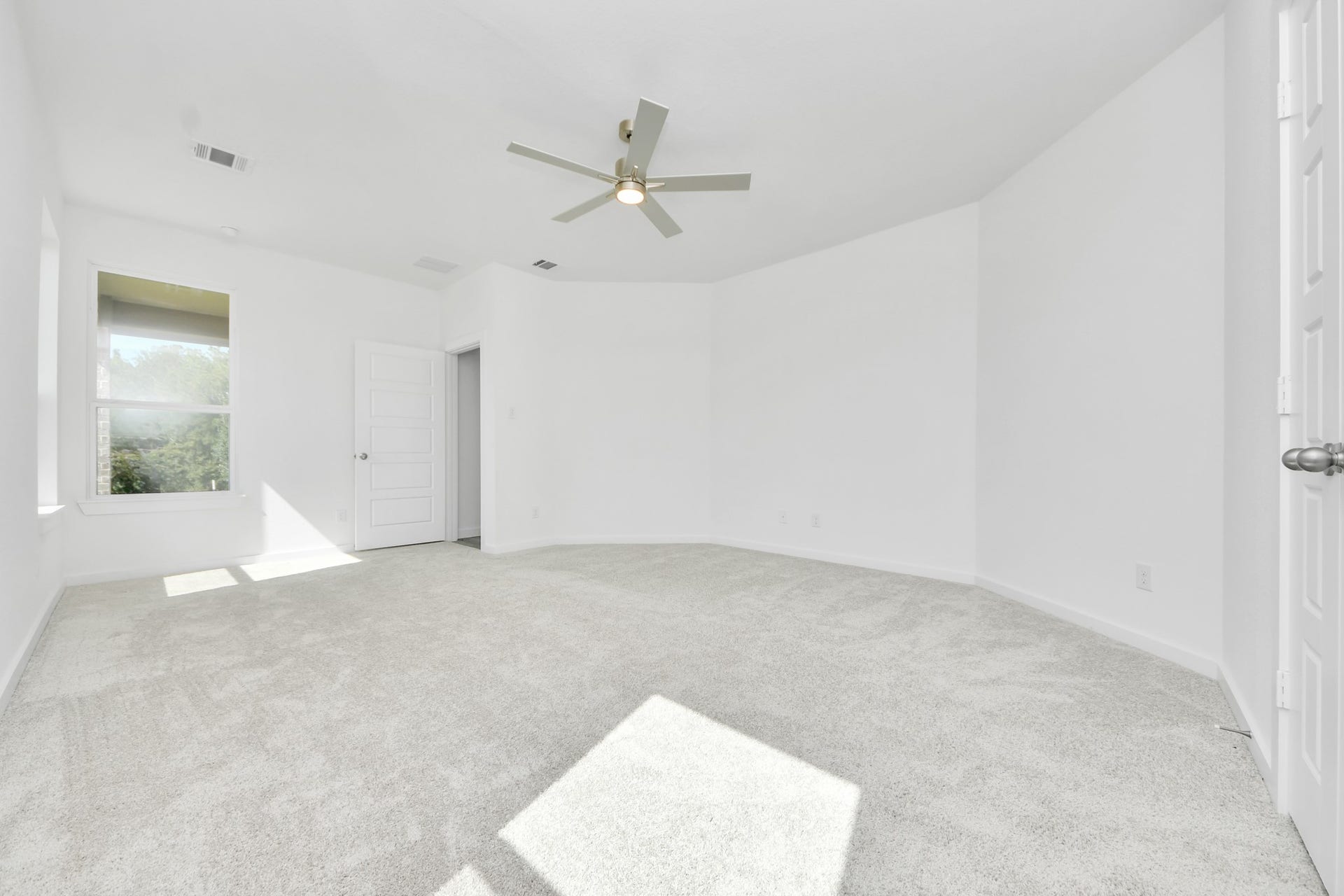 3057 Spoolwood Trail, Magnolia, TX 77355 Retreat to the luxurious primary suite, your perfect escape for unwinding after a long day. Located on the first floor, this spacious room features plush carpeting, calming paint tones, high ceilings, and large windows with privacy blinds.