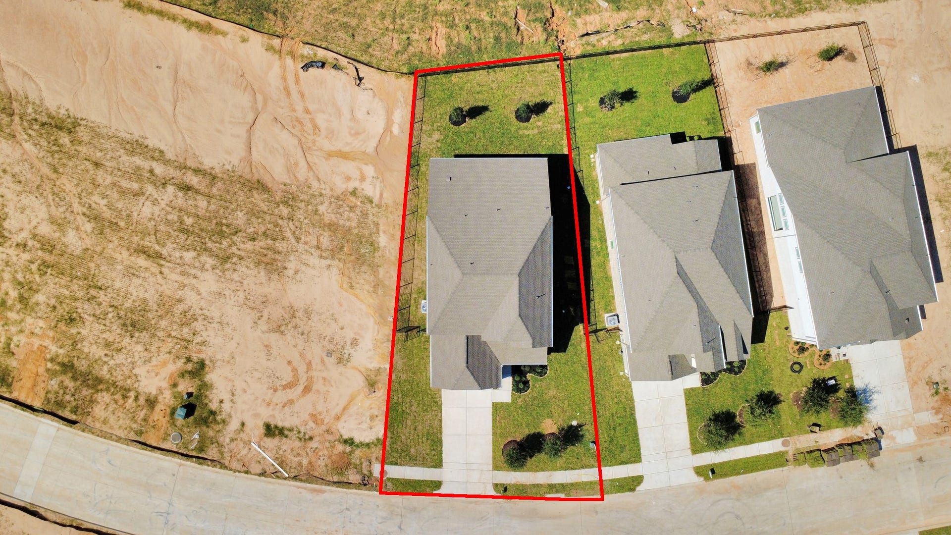 3057 Spoolwood Trail, Magnolia, TX 77355 An aerial view of a spacious subdivision lot, highlighting a well-maintained yard and a fully fenced perimeter, offering both privacy and expansive outdoor space.