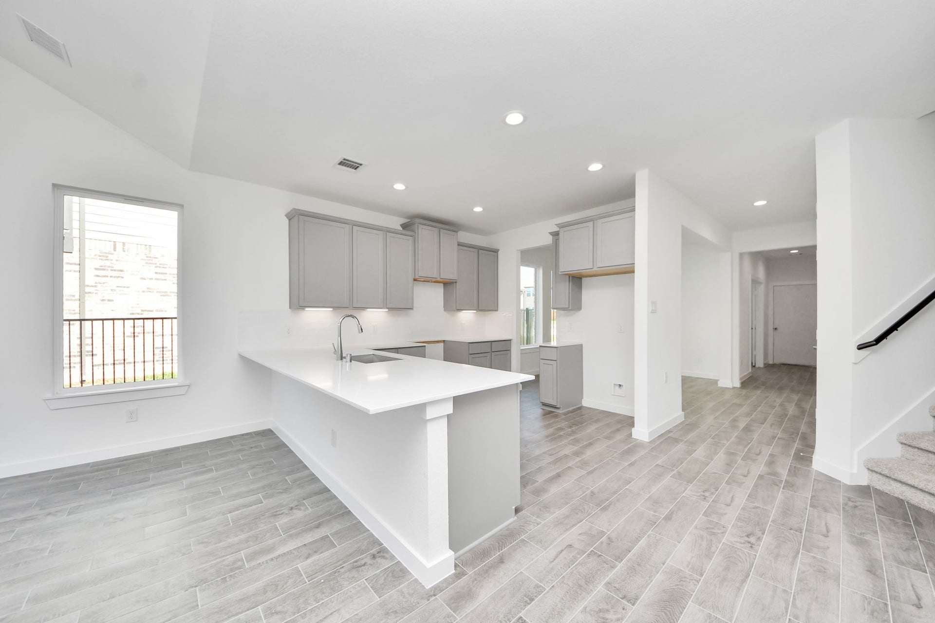 3057 Spoolwood Trail, Magnolia, TX 77355 The kitchen is a culinary haven, featuring granite countertops, a tile backsplash, stainless steel appliances, 42 upper cabinets, and undercabinet lighting.