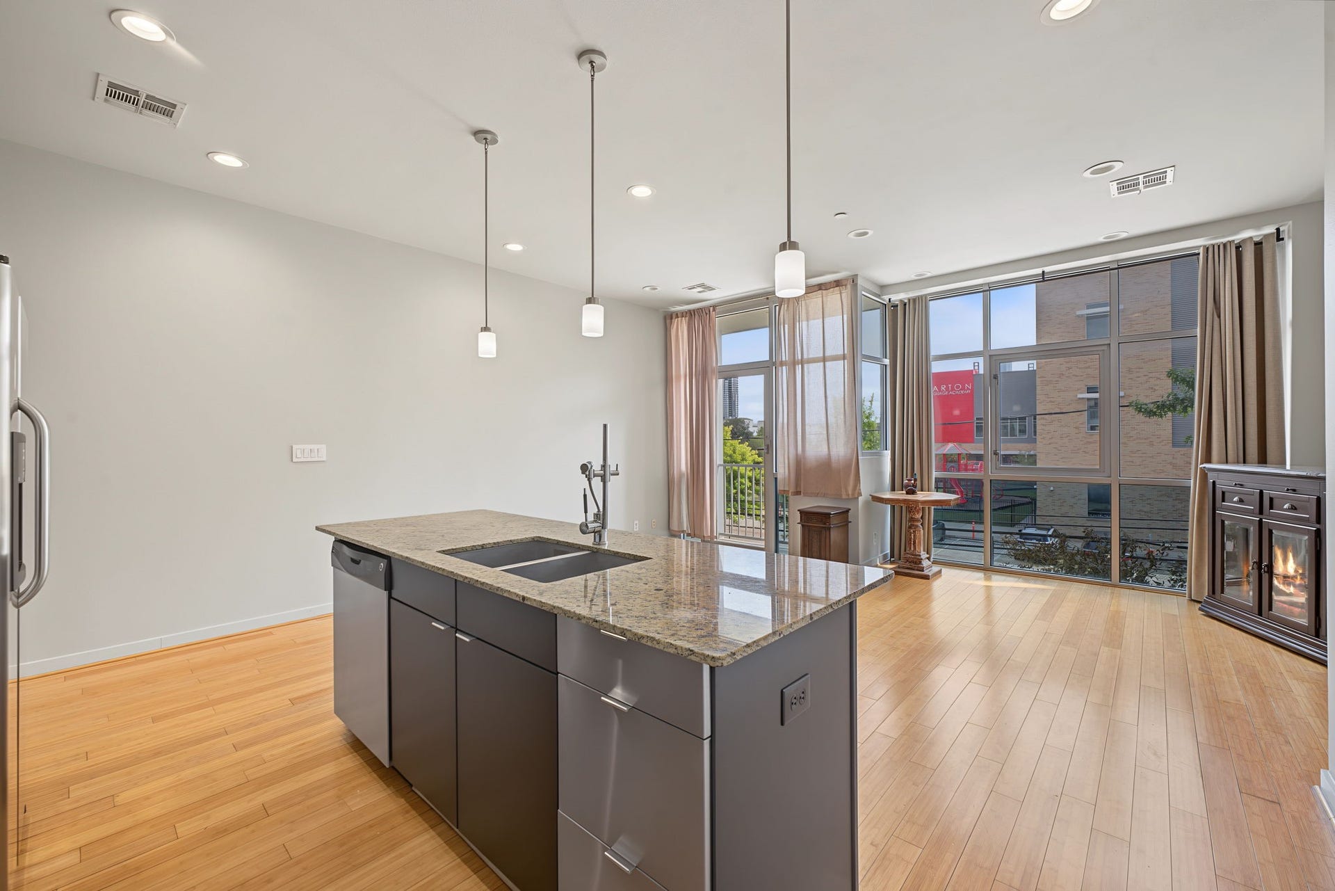 Another view to appreciate this open space.  Click on the movie reel icon to enjoy our AI-narrated walk-through video and experience this fabulous space for yourself!