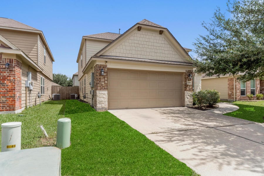 Property photo for 9947 Chimney Swift Lane, Conroe, TX