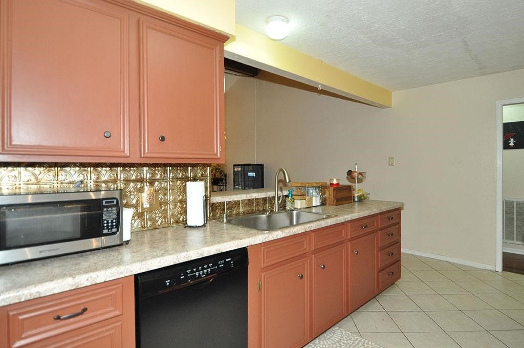 5421 Thistle Drive, Dickinson, TX 77539 5421 Thistle Drive, Dickinson, TX 77539