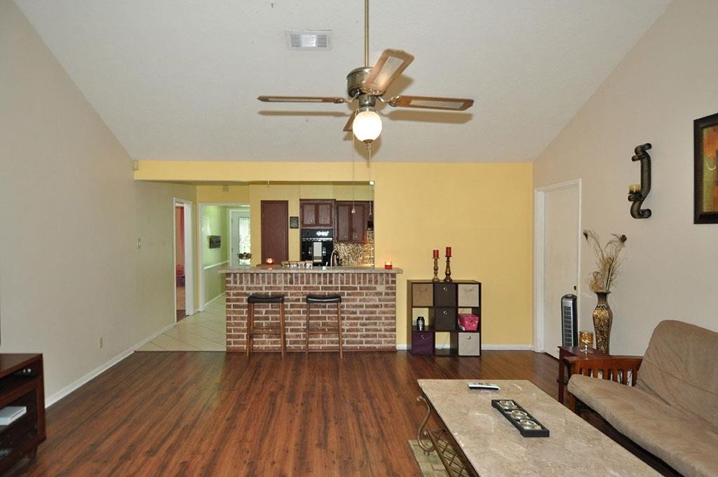 5421 Thistle Drive, Dickinson, TX 77539 5421 Thistle Drive, Dickinson, TX 77539
