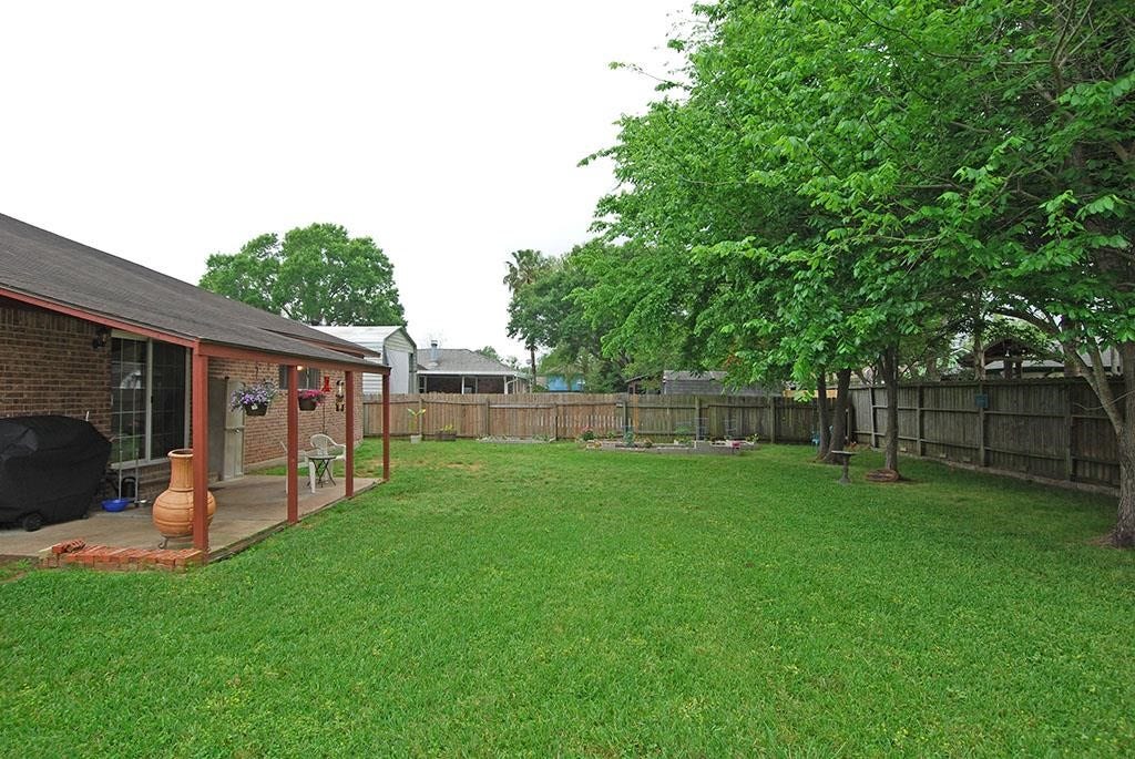 5421 Thistle Drive, Dickinson, TX 77539 5421 Thistle Drive, Dickinson, TX 77539
