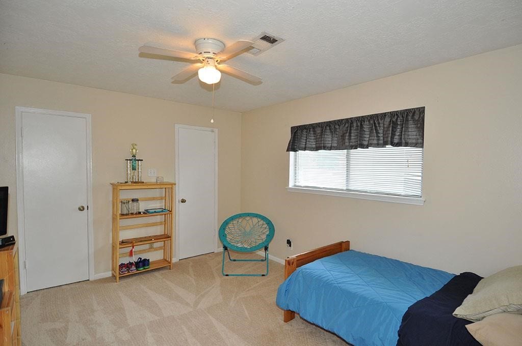 5421 Thistle Drive, Dickinson, TX 77539 5421 Thistle Drive, Dickinson, TX 77539